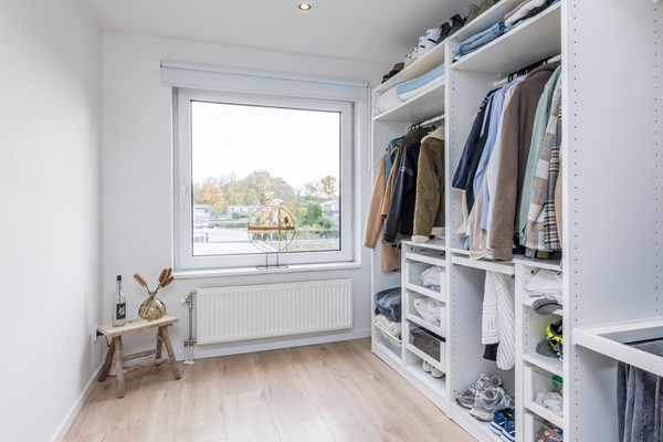 Foto - Verkocht onder voorbehoud: Instapklare gemoderniseerde geschakelde 2 onder 1 kap woning  met aanbouw, open keuken, tuin en garage in Voerendaal